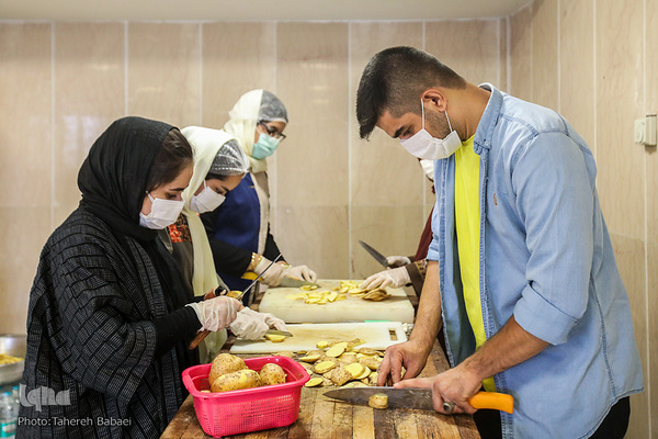 هم‌نمکی ده هزار نفره در عید غدیر