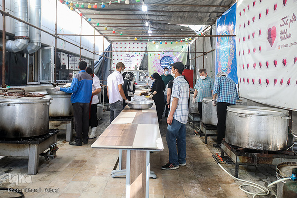 هم‌نمکی ده هزار نفره در عید غدیر