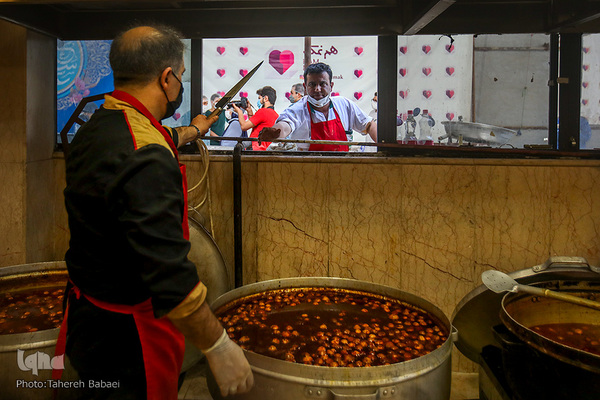 هم‌نمکی ده هزار نفره در عید غدیر