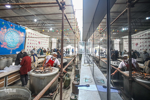 هم‌نمکی ده هزار نفره در عید غدیر