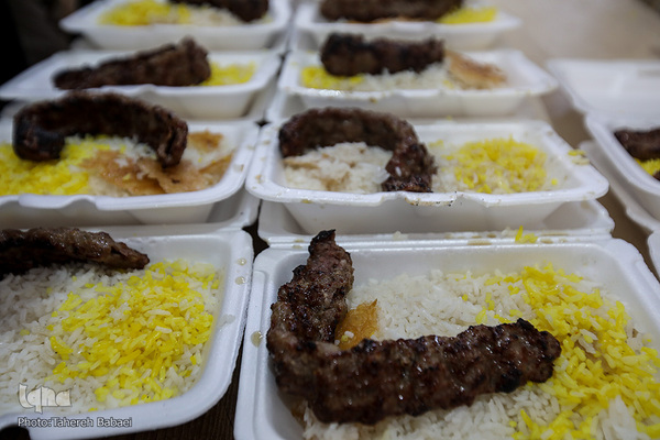 هم‌نمکی ده هزار نفره در عید غدیر