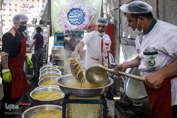 هم‌نمکی ده هزار نفره در عید غدیر