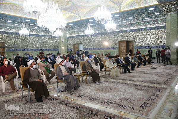 مراسم رونمایی از کتاب عکس «خواهر خورشید»/ قم