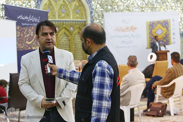 مراسم رونمایی از کتاب عکس «خواهر خورشید»/ قم