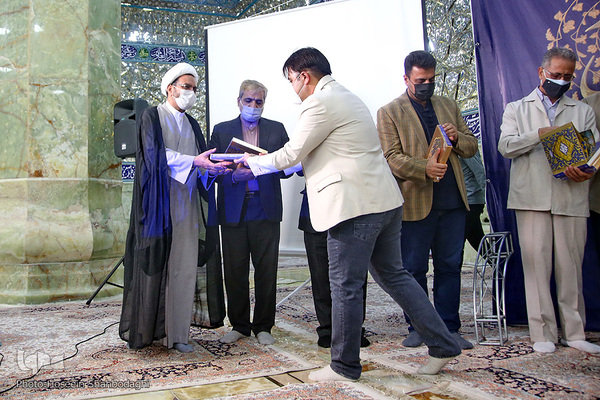 مراسم رونمایی از کتاب عکس «خواهر خورشید»/ قم