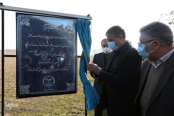 رونمایی از سنگ بنای مرکز ملی نخستی سانان وابسته به پژوهشگاه رویان این نهاد در شهرستان پردیس با حضور اسلامی، وزیر راه، مسکن و شهرسازی 