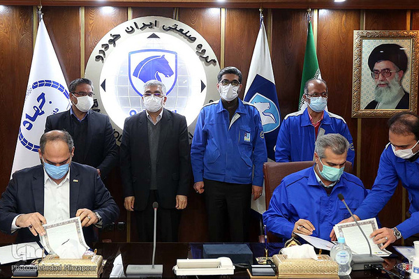 امضای قرارداد بومی سازی طراحی و تولید واحد کنترل گیربکس های نیمه اتوماتیک میان جهاددانشگاهی و گروه صنعتی ایران خودرو 