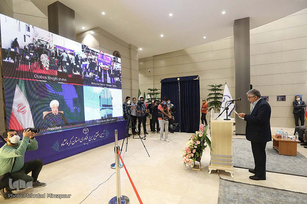 مراسم افتتاحیه برج فناوری جهاددانشگاهی در کرمانشاه از طریق ارتباط ویدیویی با حسن روحانی، رییس جمهور وقت