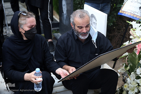 مراسم چهلمین روز درگذشت «مهشاد کریمی» خبرنگار فقید ایسنا در قطعه نام آوران بهشت زهرای تهران