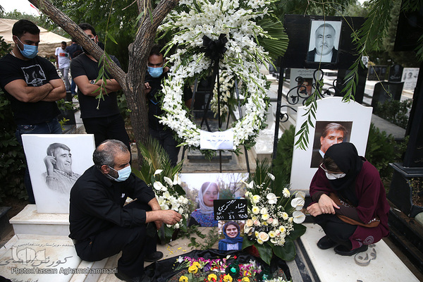 مراسم چهلمین روز درگذشت «مهشاد کریمی» خبرنگار فقید ایسنا در قطعه نام آوران بهشت زهرای تهران