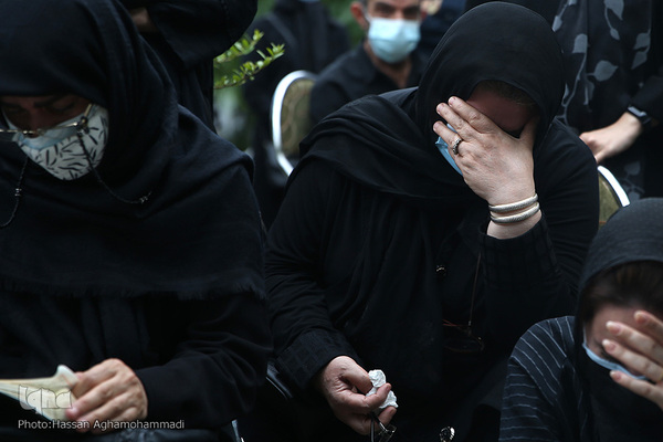 مراسم چهلمین روز درگذشت «مهشاد کریمی» خبرنگار فقید ایسنا در قطعه نام آوران بهشت زهرای تهران