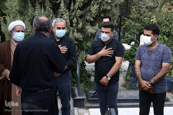 مراسم چهلمین روز درگذشت «مهشاد کریمی» خبرنگار فقید ایسنا در قطعه نام آوران بهشت زهرای تهران