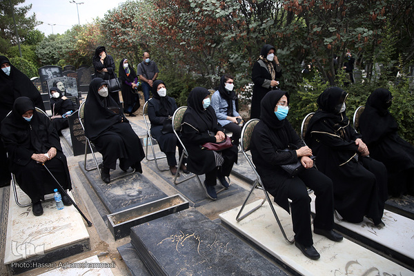 مراسم چهلمین روز درگذشت «مهشاد کریمی» خبرنگار فقید ایسنا در قطعه نام آوران بهشت زهرای تهران
