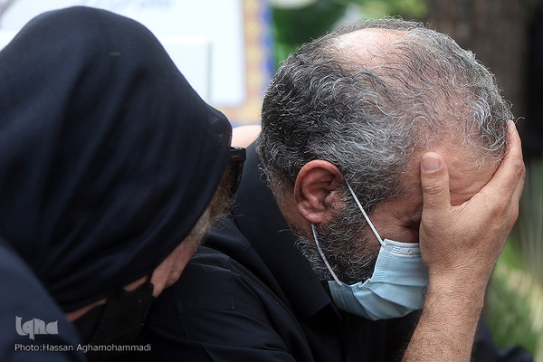 مراسم چهلمین روز درگذشت «مهشاد کریمی» خبرنگار فقید ایسنا در قطعه نام آوران بهشت زهرای تهران