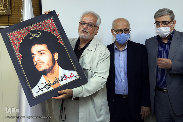 مراسم رونمایی از کتاب «آخرین تلاوت» شرح زندگی و خاطرات قاری و معلم قرآن شهید «احمد انصاری‌اصیل»
