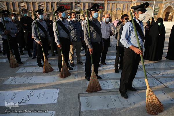 مراسم برافراشته شدن پرچم عزای حسینی بر گنبد آستان مقدس حضرت عبدالعظیم حسنی(ع) در شهر ری