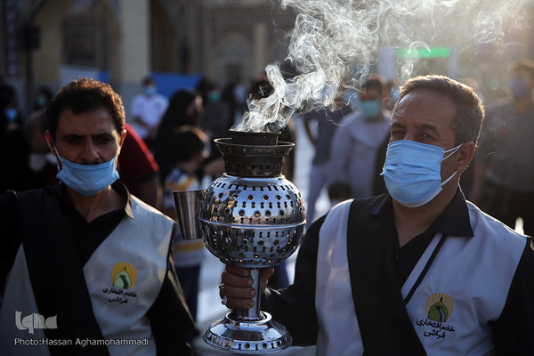 مراسم برافراشته شدن پرچم عزای حسینی بر گنبد آستان مقدس حضرت عبدالعظیم حسنی(ع) در شهر ری