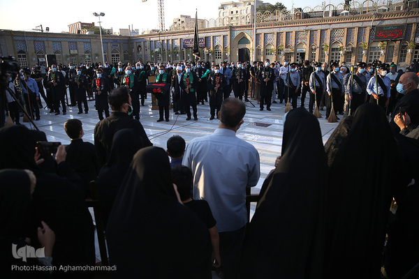 مراسم برافراشته شدن پرچم عزای حسینی بر گنبد آستان مقدس حضرت عبدالعظیم حسنی(ع) در شهر ری