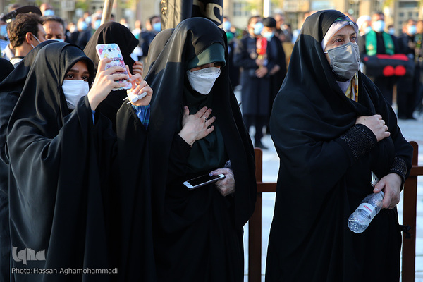 مراسم برافراشته شدن پرچم عزای حسینی بر گنبد آستان مقدس حضرت عبدالعظیم حسنی(ع) در شهر ری