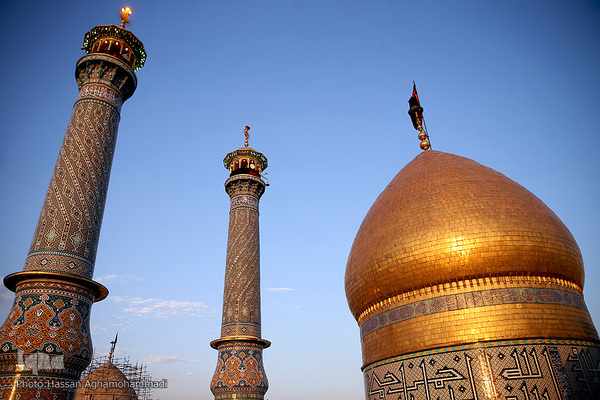 مراسم برافراشته شدن پرچم عزای حسینی بر گنبد آستان مقدس حضرت عبدالعظیم حسنی(ع) در شهر ری