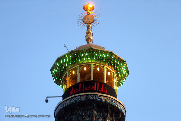 مراسم برافراشته شدن پرچم عزای حسینی بر گنبد آستان مقدس حضرت عبدالعظیم حسنی(ع) در شهر ری