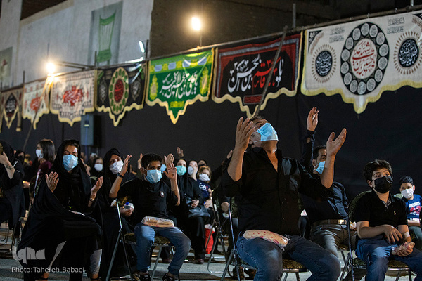 مراسم عزاداری شب چهارم محرم در محله زمزم
