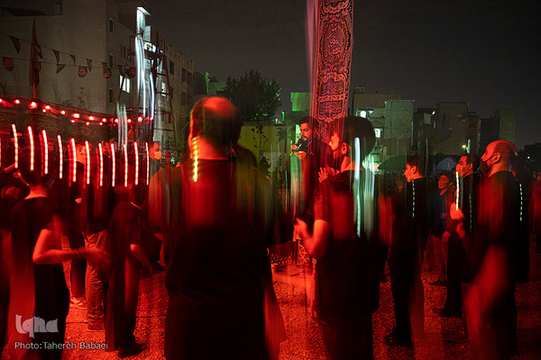 مراسم عزاداری شب چهارم محرم در محله زمزم