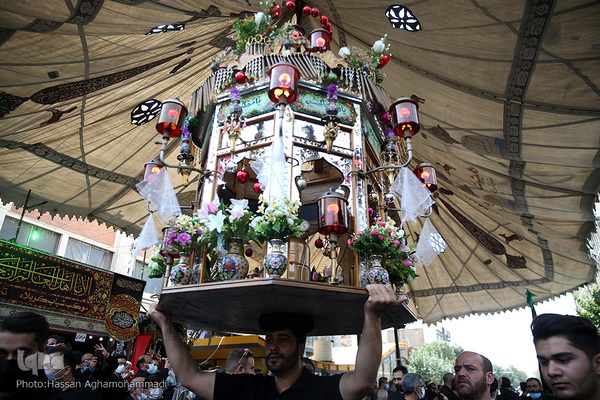 مراسم عزاداری ظهر تاسوعای حسینی در چهارراه گلوبندک