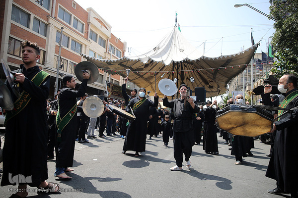 مراسم عزاداری ظهر تاسوعای حسینی در چهارراه گلوبندک