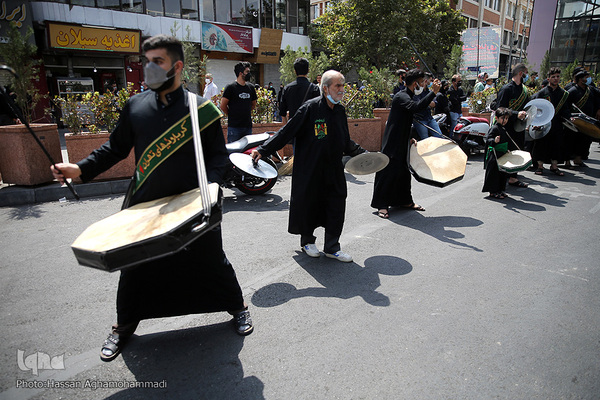مراسم عزاداری ظهر تاسوعای حسینی در چهارراه گلوبندک