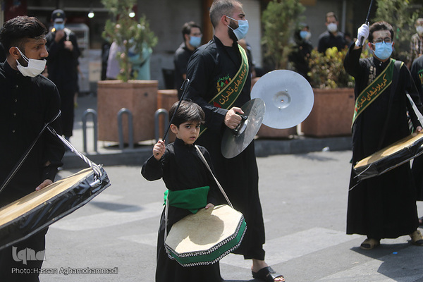 مراسم عزاداری ظهر تاسوعای حسینی در چهارراه گلوبندک