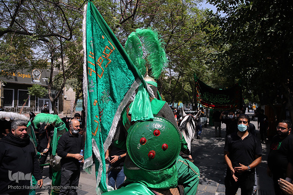 مراسم عزاداری ظهر تاسوعای حسینی در چهارراه گلوبندک