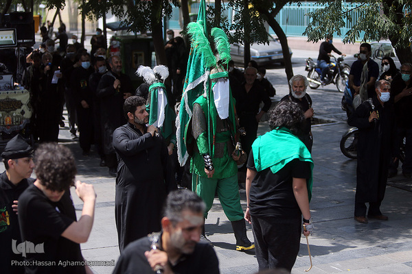 مراسم عزاداری ظهر تاسوعای حسینی در چهارراه گلوبندک
