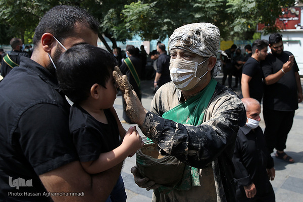 مراسم عزاداری ظهر تاسوعای حسینی در چهارراه گلوبندک