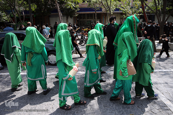 مراسم عزاداری ظهر تاسوعای حسینی در چهارراه گلوبندک