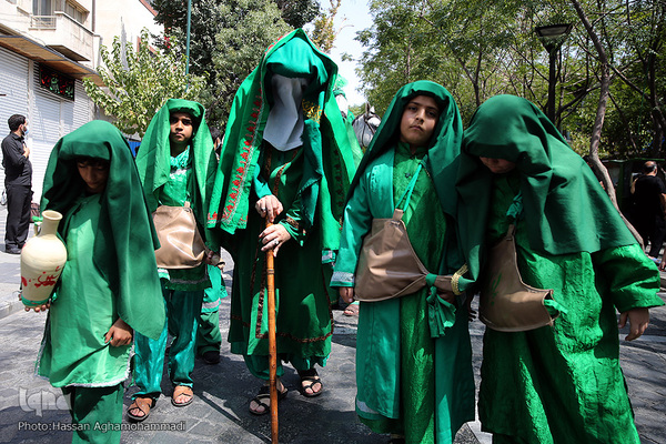 مراسم عزاداری ظهر تاسوعای حسینی در چهارراه گلوبندک