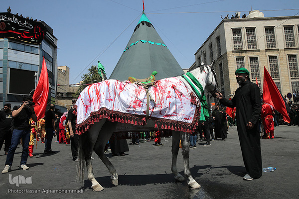 آئین خیمه سوزان ظهر عاشورا در بازار تهران