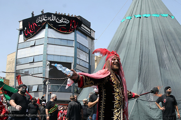 آئین خیمه سوزان ظهر عاشورا در بازار تهران