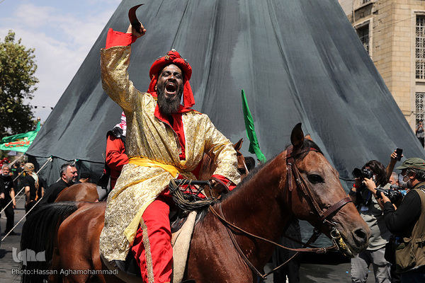 آئین خیمه سوزان ظهر عاشورا در بازار تهران