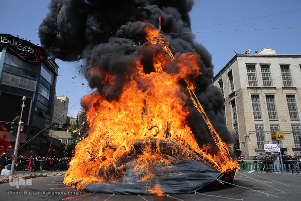 آئین خیمه سوزان ظهر عاشورا در بازار تهران
