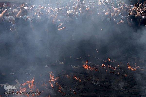 آئین خیمه سوزان ظهر عاشورا در بازار تهران