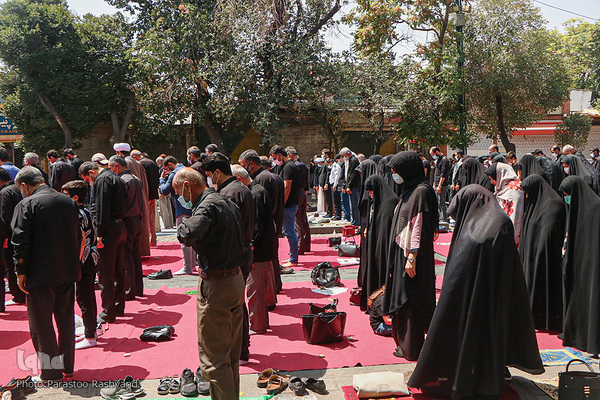 اقامه نماز ظهر عاشورا در قزوین‎‎