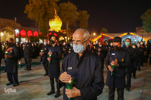 لاله گردانی شام غریبان در حرم مطهر شاهچراغ(ع)