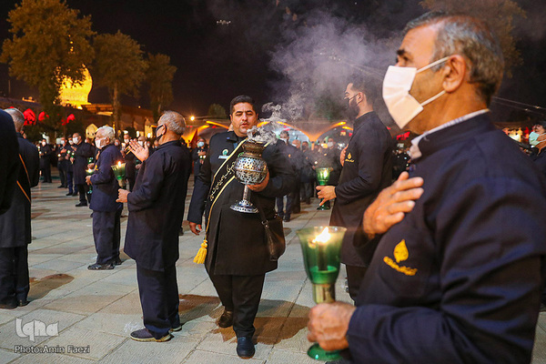 لاله گردانی شام غریبان در حرم مطهر شاهچراغ(ع)