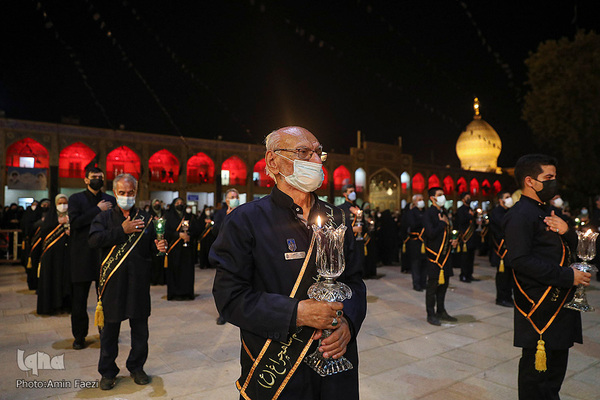 لاله گردانی شام غریبان در حرم مطهر شاهچراغ(ع)