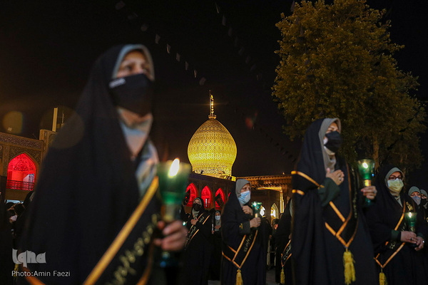 لاله گردانی شام غریبان در حرم مطهر شاهچراغ(ع)