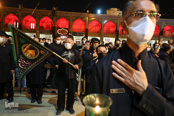 لاله گردانی شام غریبان در حرم مطهر شاهچراغ(ع)