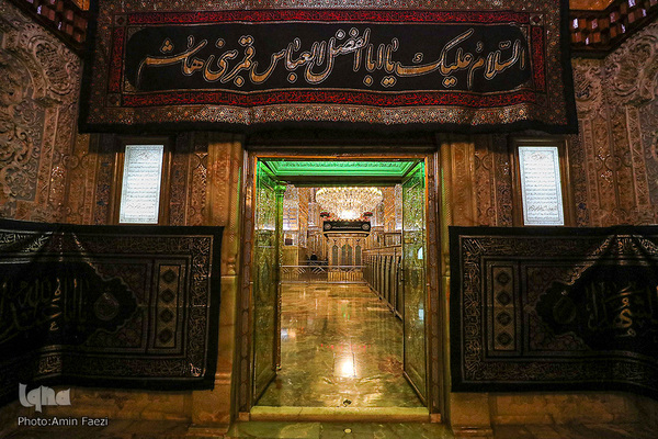 لاله گردانی شام غریبان در حرم مطهر شاهچراغ(ع)