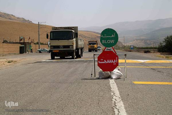 اعمال محدودیت‌های کرونایی در محورهای مواصلاتی شهرستان اهر، توسط پلیس راهور
