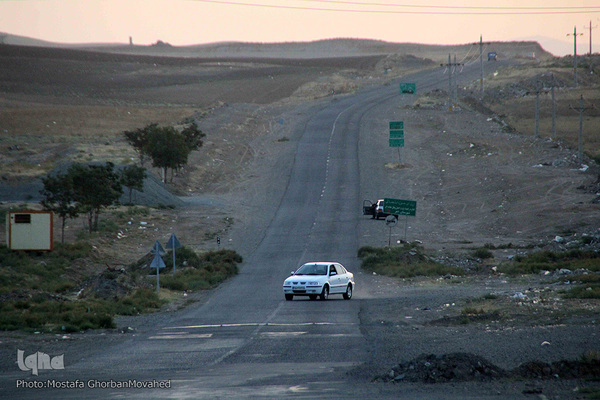 اعمال محدودیت‌های کرونایی در محورهای مواصلاتی شهرستان اهر، توسط پلیس راهور